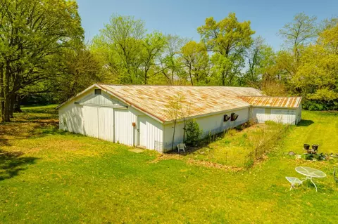 419 E Division St, De Motte, IN 46310 photo 9