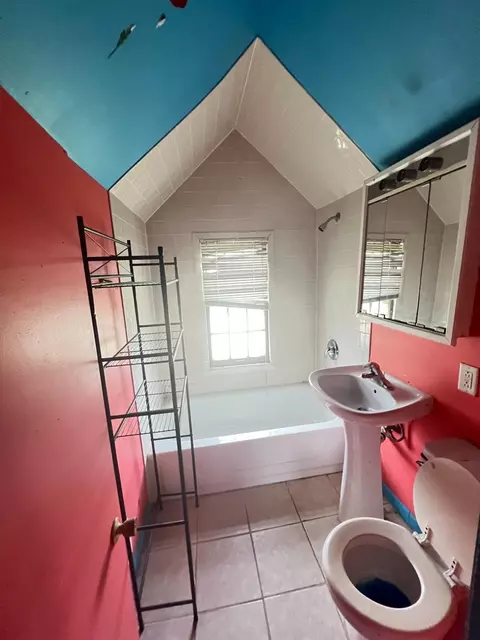 814 Garfield St, Gary, IN 46404 photo 5
