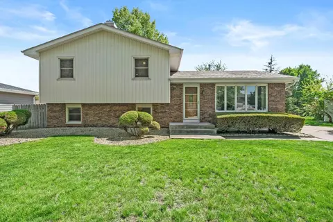 1005 Devonshire Ln, Dyer, IN 46311 photo 1