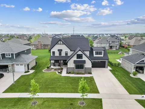 10376 Silver Maple Dr, Saint John, IN 46373 photo 5