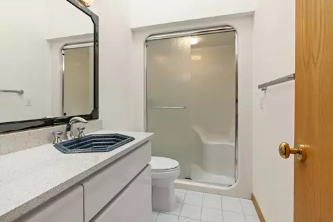 Bath - 13744 Jennings Ln, Crown Point, IN 46307 photo 3 of 10