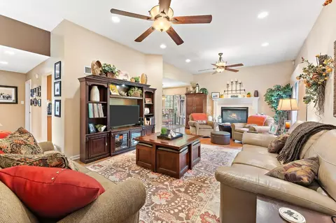 9842 Forest St, Dyer, IN 46311 photo 9