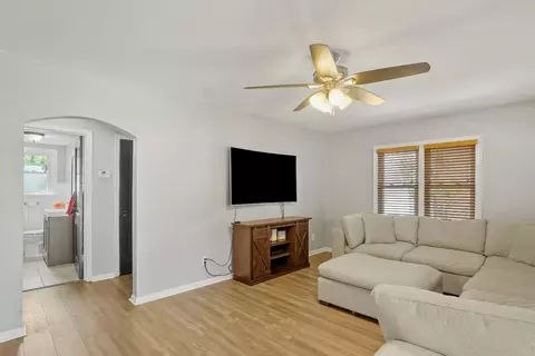 230 N Harvey St, Griffith, IN 46319 photo 6