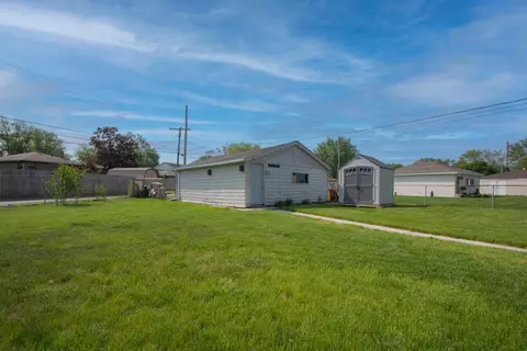 829 E Woodside Dr, Griffith, IN 46319 photo 4