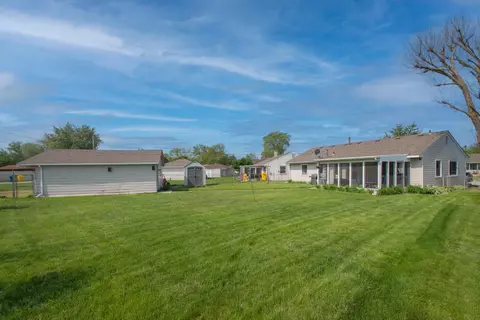 829 E Woodside Dr, Griffith, IN 46319 photo 5