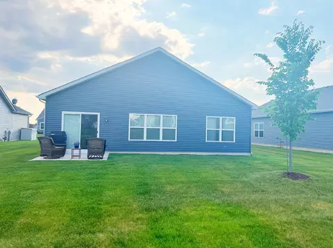 2404 Clear Brook Dr, Valparaiso, IN 46385 photo 4