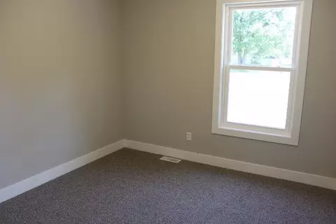 703 E St Louis St, Knox, IN 46534 photo 9