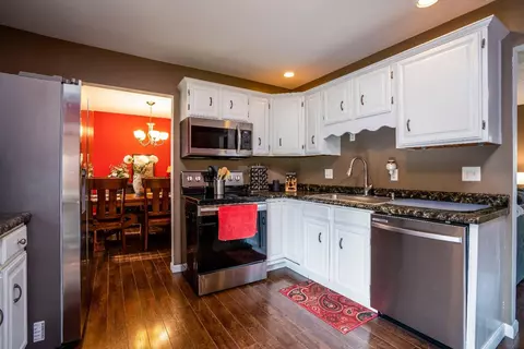 9965 Rustic Dr, De Motte, IN 46310 photo 6