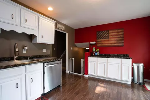 9965 Rustic Dr, De Motte, IN 46310 photo 8