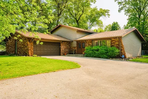 9965 Rustic Dr, De Motte, IN 46310 photo 1