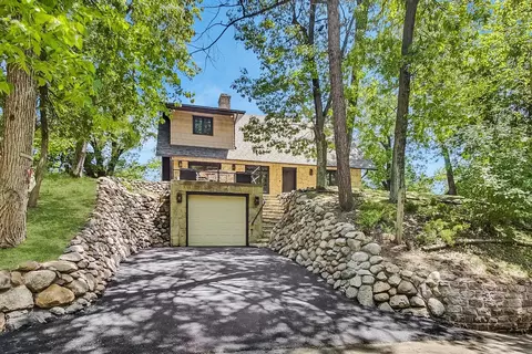 24 Circle Dr, Dune Acres, IN 46304 photo 1
