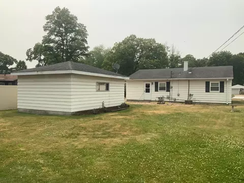 235 N Wright St, Griffith, IN 46319 photo 2