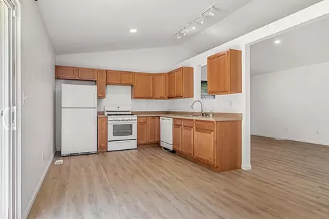 374 Marilyn Rd, Burns Harbor, IN 46304 photo 8