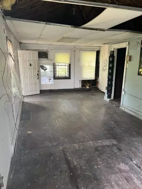 252 Tompkins St, Gary, IN 46406 photo 3