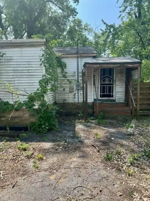 252 Tompkins St, Gary, IN 46406 photo 4