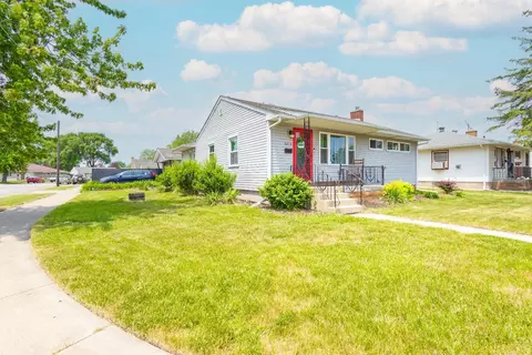 832 E Woodside Dr, Griffith, IN 46319 photo 2