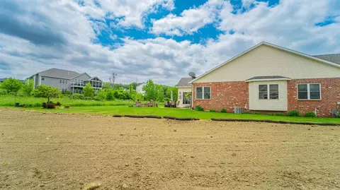 821 Shannon Dr, Crown Point, IN 46307 photo 4