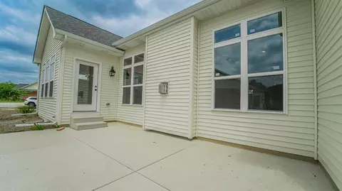 821 Shannon Dr, Crown Point, IN 46307 photo 3