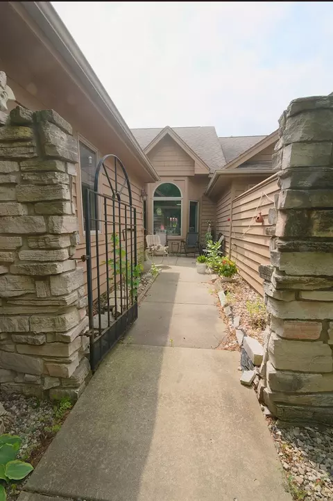 904 Cornwallis Ln, Munster, IN 46321 photo 1