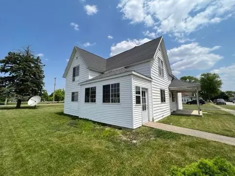 104 E Broadway St, Brook, IN 47922 photo 2
