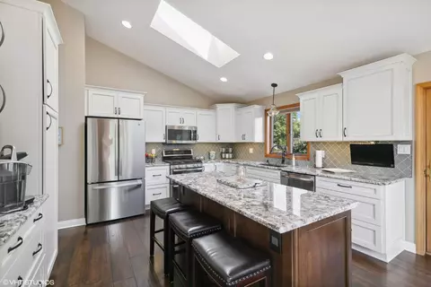 9441 E Oakridge Dr, Saint John, IN 46373 photo 9