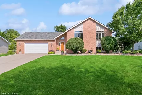9441 E Oakridge Dr, Saint John, IN 46373 photo 1