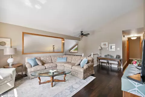 9441 E Oakridge Dr, Saint John, IN 46373 photo 5