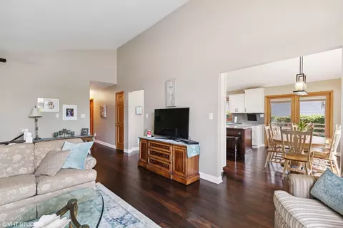 9441 E Oakridge Dr, Saint John, IN 46373 photo 7