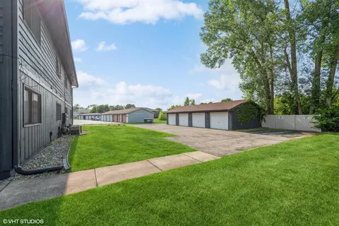 1307 Brookside Dr #B2, Munster, IN 46321 photo 11