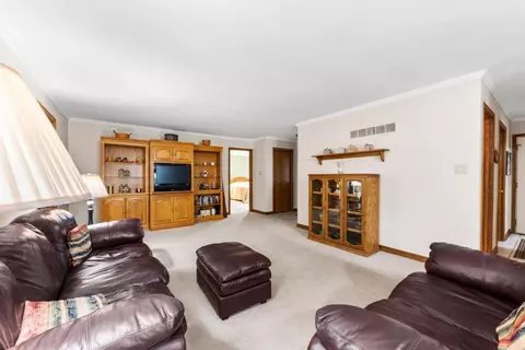 919 N Wheeler St, Griffith, IN 46319 photo 2