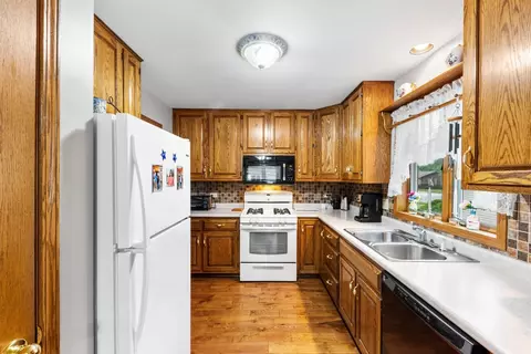 919 N Wheeler St, Griffith, IN 46319 photo 6
