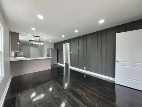 266 Mckinley St, Gary, IN 46404 photo 3