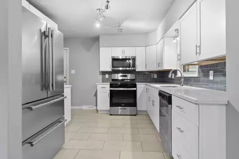 1029 N Dwiggins St, Griffith, IN 46319 photo 3