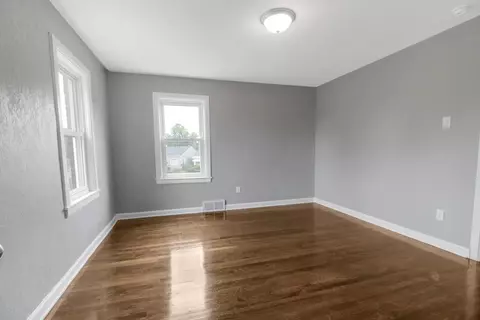 642 Taft St, Gary, IN 46404 photo 5