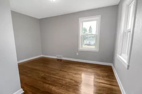 642 Taft St, Gary, IN 46404 photo 4