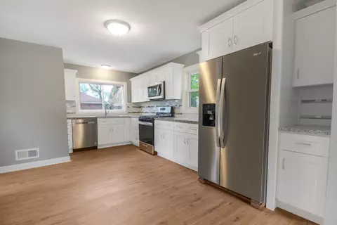 642 Taft St, Gary, IN 46404 photo 1