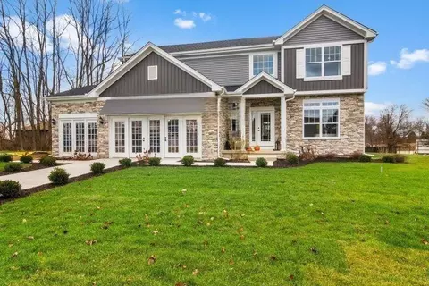 8626 Yorktown Dr, Lowell, IN 46356 photo 1