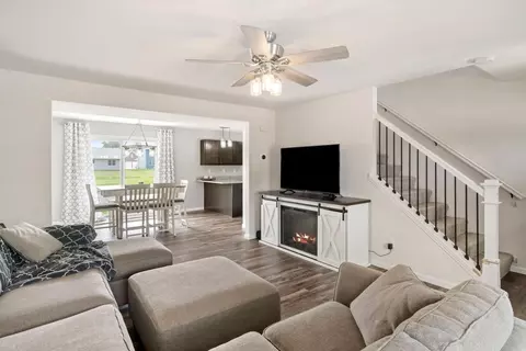 294 Holst Ln, Valparaiso, IN 46385 photo 7
