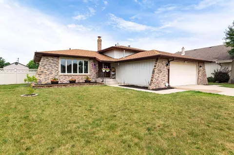 9342 Larch Dr, Munster, IN 46321 photo 1