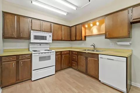 1724 Camellia Dr #E2, Munster, IN 46321 photo 4