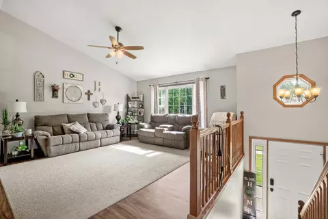 810 N Cline Ave, Griffith, IN 46319 photo 4