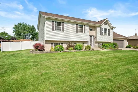810 N Cline Ave, Griffith, IN 46319 photo 2