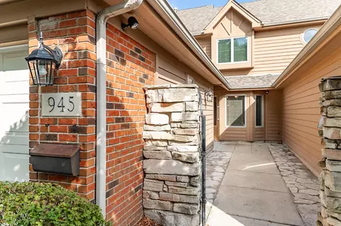 945 Cornwallis Ln, Munster, IN 46321 photo 1