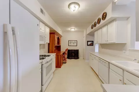 8421 Manor Ave #304, Munster, IN 46321 photo 8