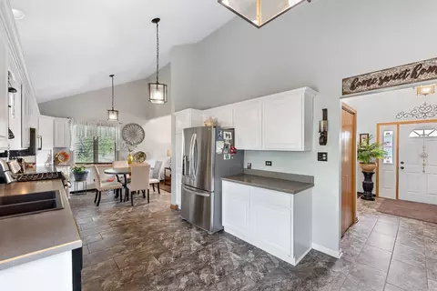8426 Christopher Dr, Saint John, IN 46373 photo 10