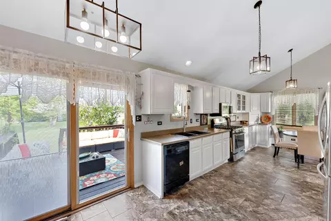 8426 Christopher Dr, Saint John, IN 46373 photo 9