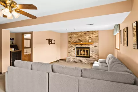 631 Heather Ct, Griffith, IN 46319 photo 4
