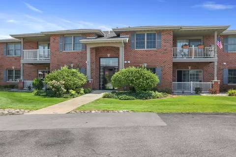540 Cambridge Ct #2D, Munster, IN 46321 photo 1