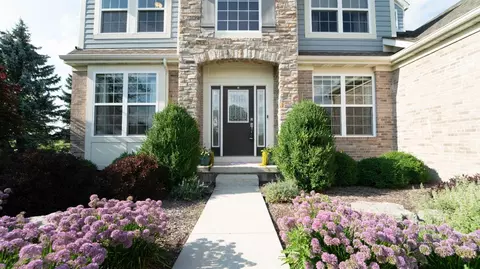 2352 Naples Dr, Valparaiso, IN 46385 photo 3