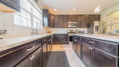 2352 Naples Dr, Valparaiso, IN 46385 photo 17